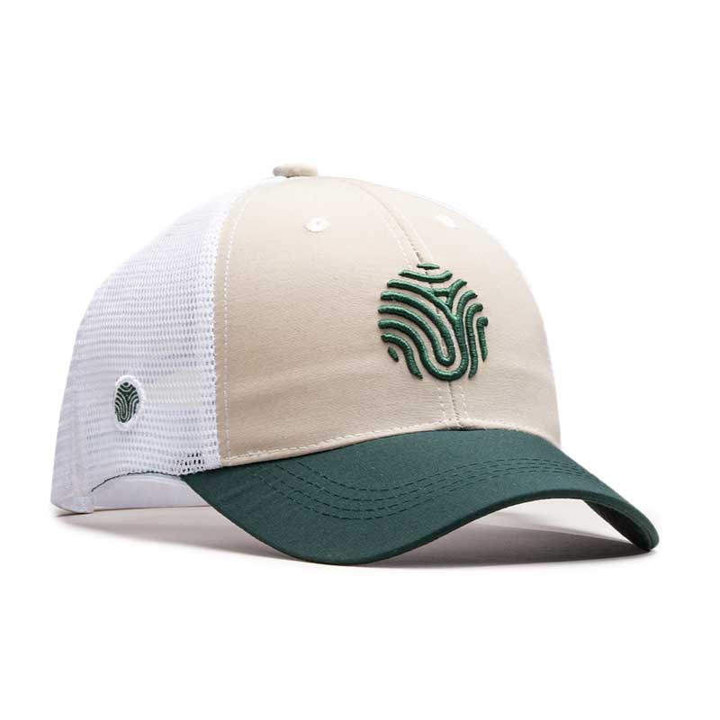 GORRA TRUCKER IDENTIDAD - BEIGE CLARO CON VERDE ESMERALDA