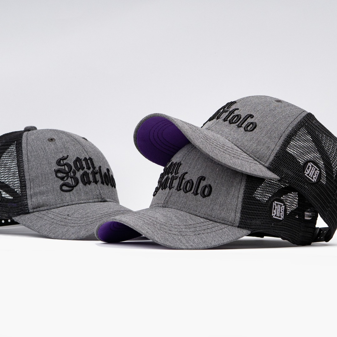 GORRA HERMANDAD - GRIS CON NEGRO Y MORADO ABAJO